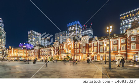 Tokyo Station's city night view: The illuminated station building and skyscrapers [Chiyoda Ward, Tokyo] 140933327