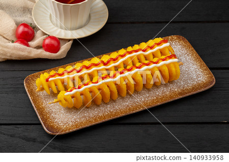 crispy Tornado Potato Spiral Fries, Golden Fried Street Snack 140933958