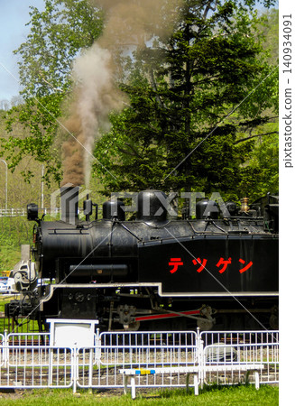 [無人/照片] 三笠鐵道村，幌內地區，蒸汽機車在站場內運行，等待出發。 140934091