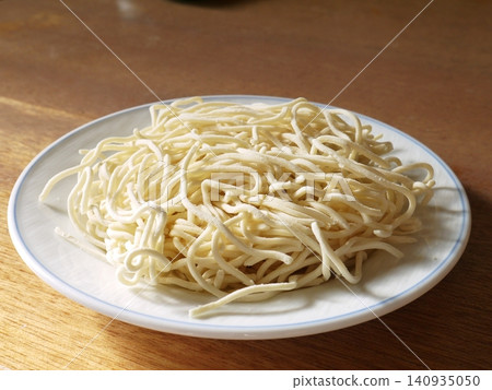 Ramen noodles before boiling Ramen noodles before boiling 140935050