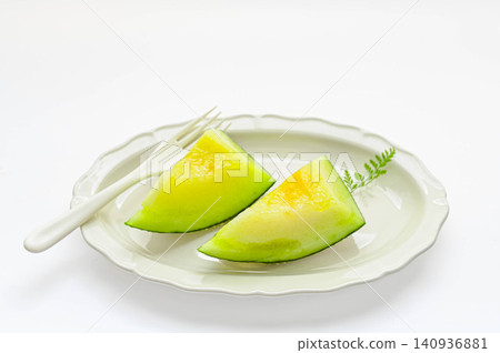 Cutting a fully ripened green-fleshed melon Cutting a fully ripened green-fleshed melon 140936881