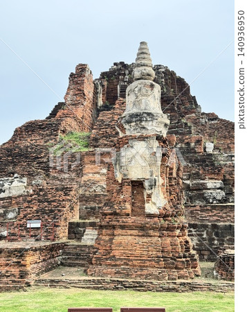 Vertical View Of Ancient Prang Pagoda At Wat Mahathat Ruins. Vertical View Of Ancient Prang Pagoda At Wat Mahathat Ruins. 140936950
