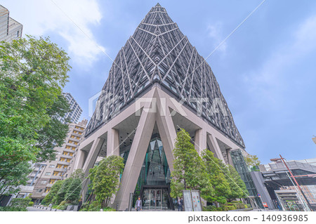 Exterior view of the Dia Gate Ikebukuro, the headquarters building of Seibu Holdings Inc. [Minami-Ikebukuro, Toshima-ku, Tokyo] 140936985