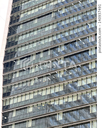 Geometric Grid Pattern Of Modern Glass Skyscraper Facade Geometric Grid Pattern Of Modern Glass Skyscraper Facade 140937491