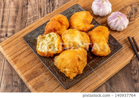 northern Chinese Breakfast Fried Dough Bites, Golden Puffy Oil Motou Pastry northern Chinese Breakfast Fried Dough Bites, Golden Puffy Oil Motou Pastry 140937764
