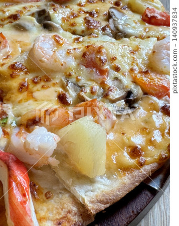 Low Angle Close Up Of Thin Crust Hawaiian Seafood Pizza 140937834