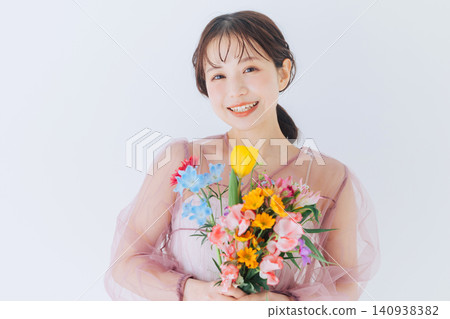 Young woman with a bouquet Young woman with a bouquet 140938382