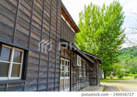Retro school building Retro school building 140938727