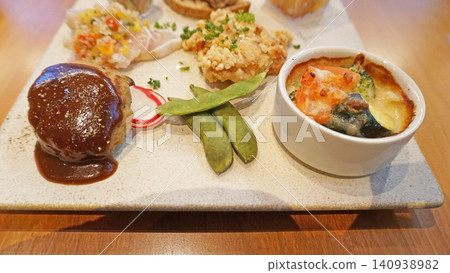 A delicious Western-style appetizer plate A delicious Western-style appetizer plate 140938982