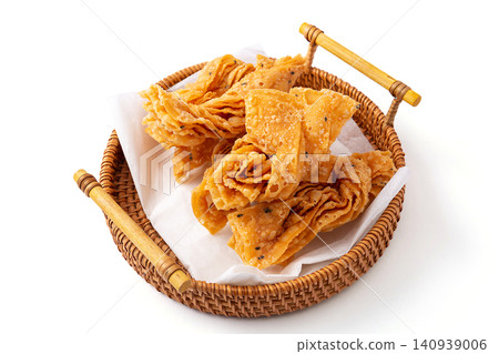 northern Chinese Style Deep Fried Crispy Jiao Ye Pastry, Aromatic Sesame Ribbon Crackers 140939006