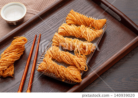mini Deep Fried Sanzi Twist, Traditional Chinese Small Golden Thread Crispy Pastry mini Deep Fried Sanzi Twist, Traditional Chinese Small Golden Thread Crispy Pastry 140939020