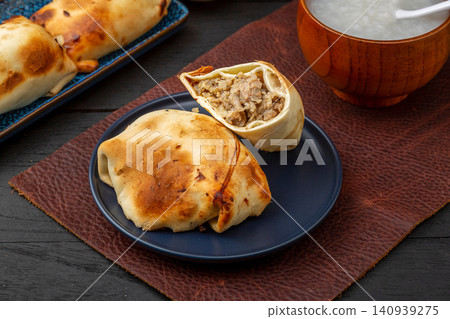 traditional Xinjiang Roasted Mutton Buns, Crispy Clay Oven Baked Samsa with Meat Filling traditional Xinjiang Roasted Mutton Buns, Crispy Clay Oven Baked Samsa with Meat Filling 140939275