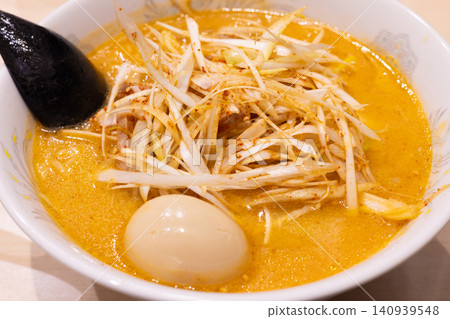 Delicious leek miso ramen Delicious leek miso ramen 140939548