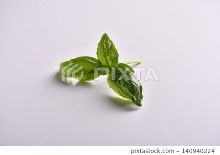 《羅勒、香草、芳香香草、食材、白色背景、烹飪食材、留白》 140940224