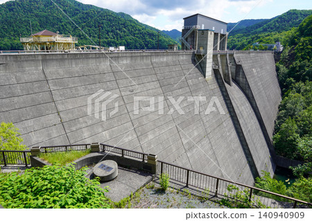 Kanayama Dam (viewed from the right bank) Kanayama Dam (viewed from the right bank) 140940909