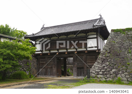 The main gate of Komoro Castle in Nagano Prefecture The main gate of Komoro Castle in Nagano Prefecture 140943041