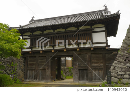 The main gate of Komoro Castle in Nagano Prefecture The main gate of Komoro Castle in Nagano Prefecture 140943050