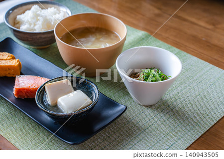 A well-balanced and healthy Japanese breakfast 140943505