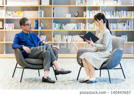 名人、知名人士、對話、採訪 名人、知名人士、對話、採訪 140943687