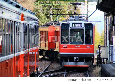 Exploring Hakone in winter... Hakone Tozan Railway's '1000/2000 series' 140943697