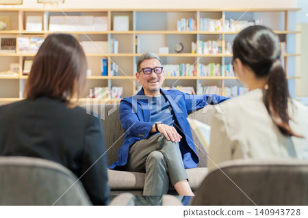 名人、知名人士、對話、採訪 名人、知名人士、對話、採訪 140943728
