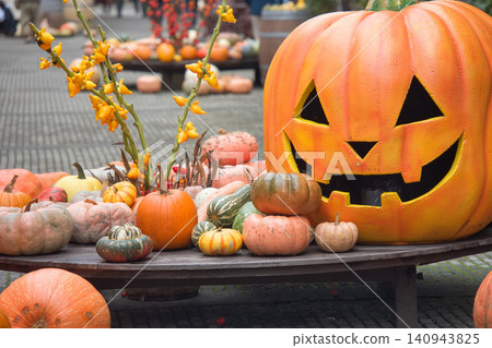Halloween pumpkins and autumn harvest Halloween pumpkins and autumn harvest 140943825