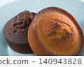 Chocolate muffins and plain muffins 140943828