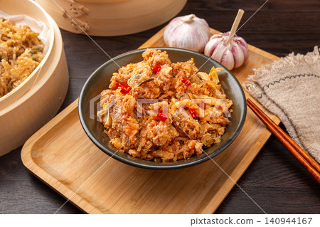 Traditional Chinese steamed pork with rice flour and chili peppers in bamboo steamer Traditional Chinese steamed pork with rice flour and chili peppers in bamboo steamer 140944167
