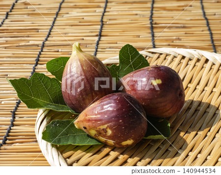 The bounty of the season, the warmth of Japanese cuisine: perfectly ripe figs. The bounty of the season, the warmth of Japanese cuisine: perfectly ripe figs. 140944534