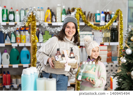 woman chooses gifts with her daughter woman chooses gifts with her daughter 140945494