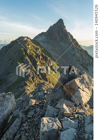 北阿爾卑斯山脈,槍岳和穗高主脊,從飛驒乘越附近眺望槍岳。 北阿爾卑斯山脈,槍岳和穗高主脊,從飛驒乘越附近眺望槍岳。 140945526