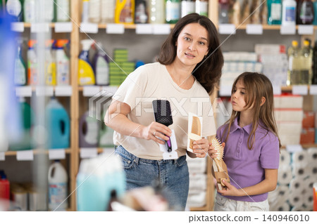 Mother and daughter choose combs 140946010