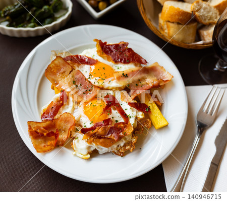 Fried eggs with bacon and potatoes Fried eggs with bacon and potatoes 140946715