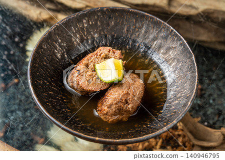 關東煮裡加入了和牛牛肉丸,味道濃鬱。 關東煮裡加入了和牛牛肉丸,味道濃鬱。 140946795