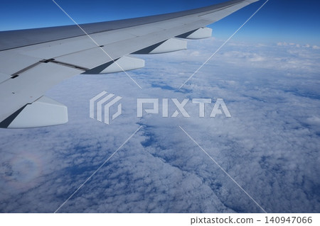 Airplane wing 140947066