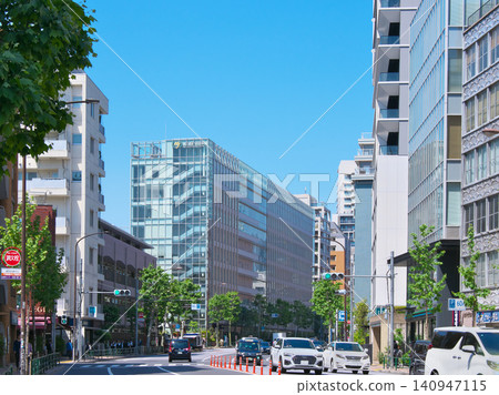 Gaien-Nishi Street in the season of fresh greenery: Hiroo/Minami-Azabu - Urban Landscape (May 2026) Gaien-Nishi Street in the season of fresh greenery: Hiroo/Minami-Azabu - Urban Landscape (May 2026) 140947115