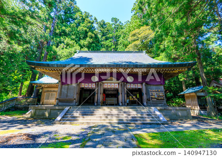 初夏時節,佐渡國一宮神社(位於新潟縣佐渡市佐渡島)的道津神社,佐渡國排名第一的神社。 初夏時節,佐渡國一宮神社(位於新潟縣佐渡市佐渡島)的道津神社,佐渡國排名第一的神社。 140947130