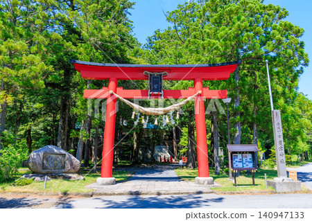 初夏時節,佐渡國一宮神社(位於新潟縣佐渡市佐渡島)的道津神社,佐渡國排名第一的神社。 初夏時節,佐渡國一宮神社(位於新潟縣佐渡市佐渡島)的道津神社,佐渡國排名第一的神社。 140947133