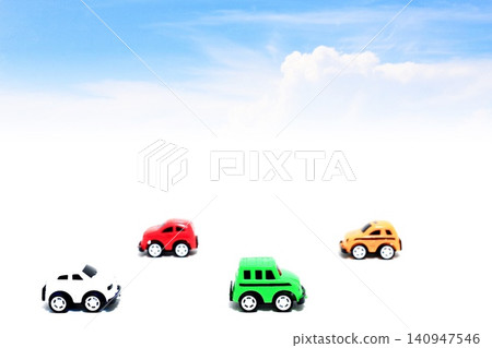 一張微型汽車的合成影像,展現了自動駕駛的場景。 一張微型汽車的合成影像,展現了自動駕駛的場景。 140947546