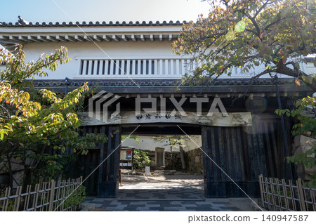 岸和田城:正門,在原天守閣遺址上重建。 岸和田城:正門,在原天守閣遺址上重建。 140947587