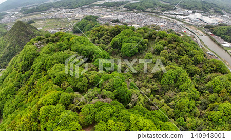 A clear day in Mihara City, Hiroshima Prefecture, with an aerial view of the baileys of Takayama Castle, built by Kobayakawa Takakage. A clear day in Mihara City, Hiroshima Prefecture, with an aerial view of the baileys of Takayama Castle, built by Kobayakawa Takakage. 140948001