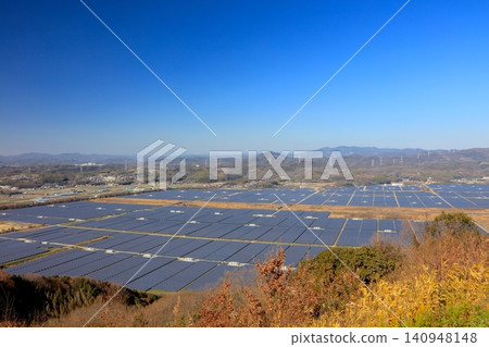 From the observation deck of Ushimado Olive Garden, you can enjoy a panoramic view of the Seto Inland Sea islands and a mega solar power plant. From the observation deck of Ushimado Olive Garden, you can enjoy a panoramic view of the Seto Inland Sea islands and a mega solar power plant. 140948148