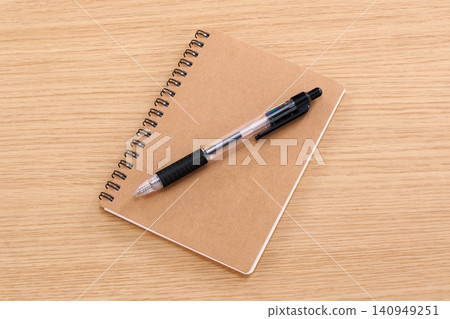 Ballpoint pen and notepad 140949251