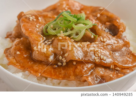豬肉蓋飯 豬肉蓋飯 140949285