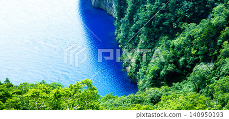 Lake Mashu, located in Akan Mashu National Park in Teshikaga Town, Hokkaido, boasts a vibrant blue color in the summer. 140950193