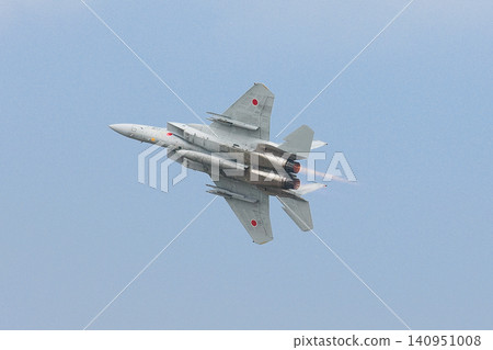 日本航空自衛隊F-15J「鷹」式戰鬥機正在加速 140951008