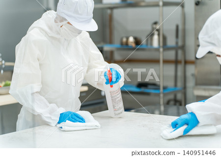 Dustproof clothing, cleaning wear, disinfecting cleaning, men and women in the special cleaning industry (hygiene management, clean room) Dustproof clothing, cleaning wear, disinfecting cleaning, men and women in the special cleaning industry (hygiene management, clean room) 140951446