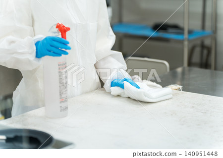 Dustproof clothing, cleaning wear, disinfecting cleaning, men and women in the special cleaning industry (hygiene management, clean room) Dustproof clothing, cleaning wear, disinfecting cleaning, men and women in the special cleaning industry (hygiene management, clean room) 140951448