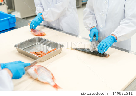 Fisheries processing, fish preparation, and cooking staff (food processing, central kitchen, vocational school) Fisheries processing, fish preparation, and cooking staff (food processing, central kitchen, vocational school) 140951511