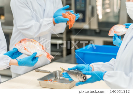 Fisheries processing, fish preparation, and cooking staff (food processing, central kitchen, vocational school) Fisheries processing, fish preparation, and cooking staff (food processing, central kitchen, vocational school) 140951512